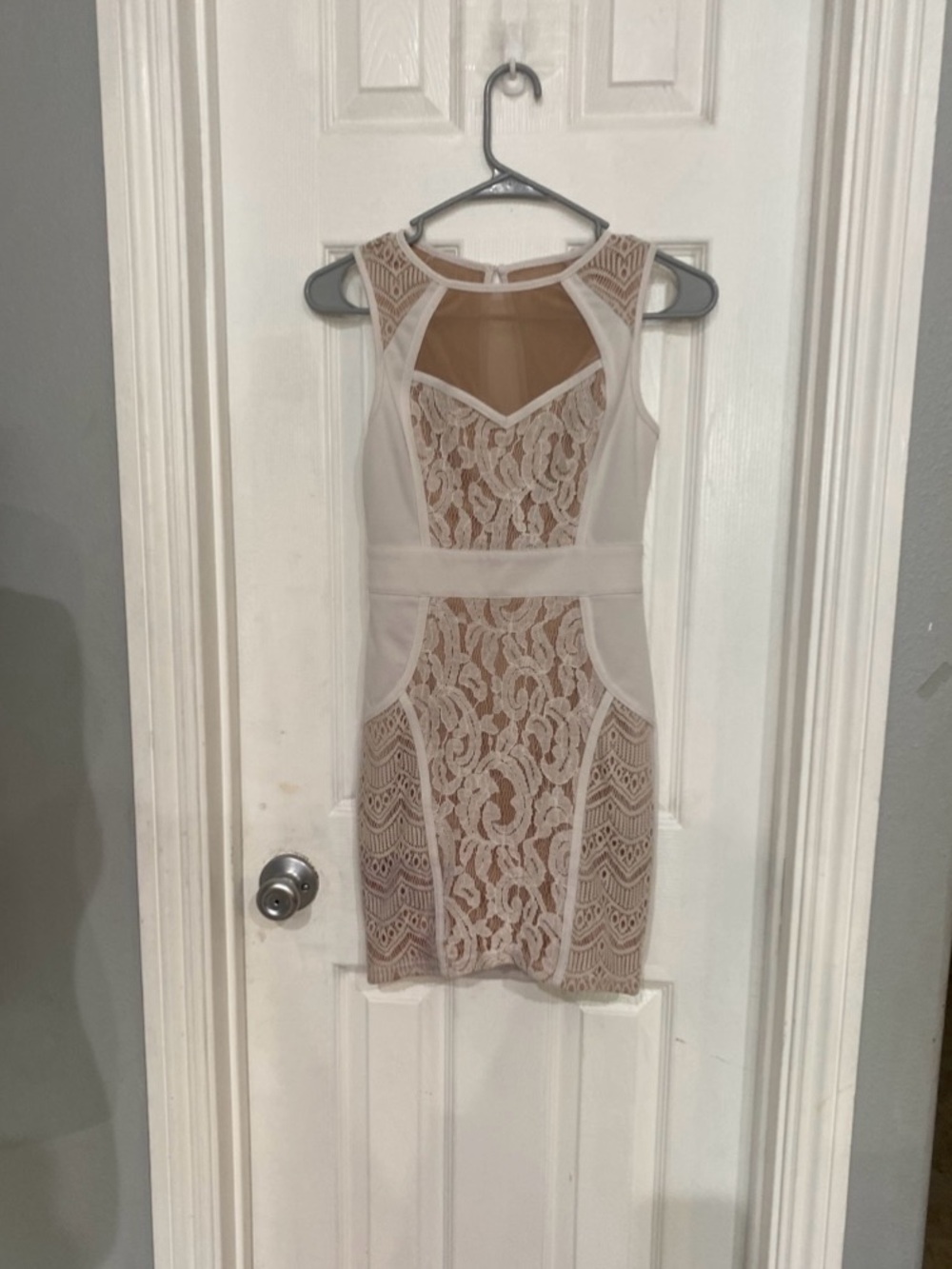 Windsor Women Small white and nude/tan lace panel bodycon mini dress
